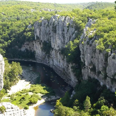 Les Eaux Claires بيت للعطل *