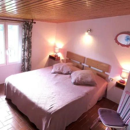 Holiday home Les Eaux Claires *
